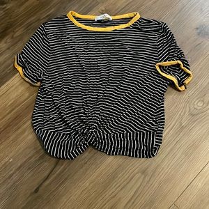WOMEN’S CUTE GAZE STRIPED TOP